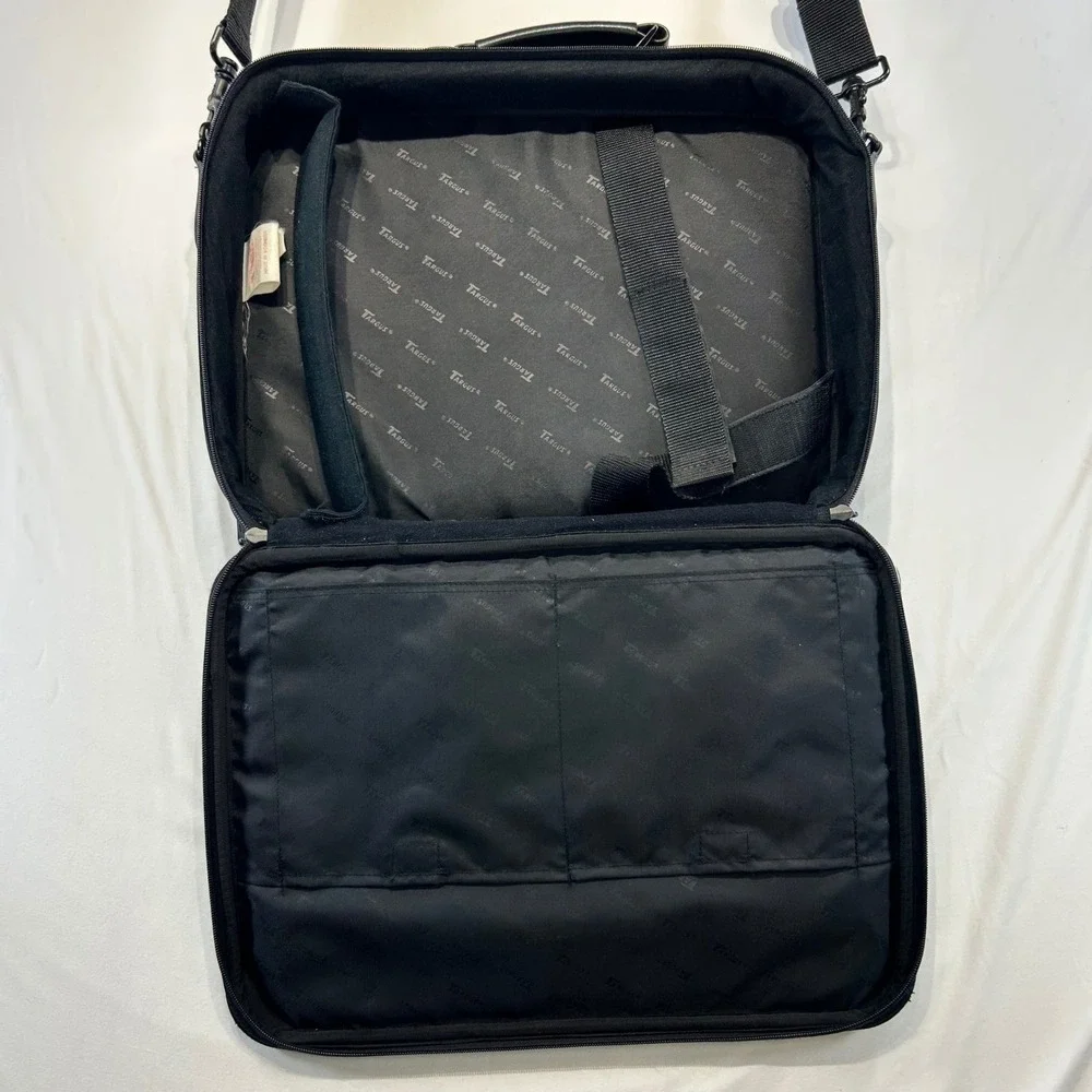 Targus Corporate Goth Laptop Briefcase Messenger Bag Black Techwear Utilitarian